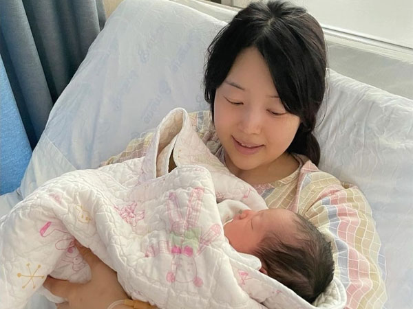 Aktris Han Ji Hye Dikaruniai Anak Setelah 11 Tahun Menikah