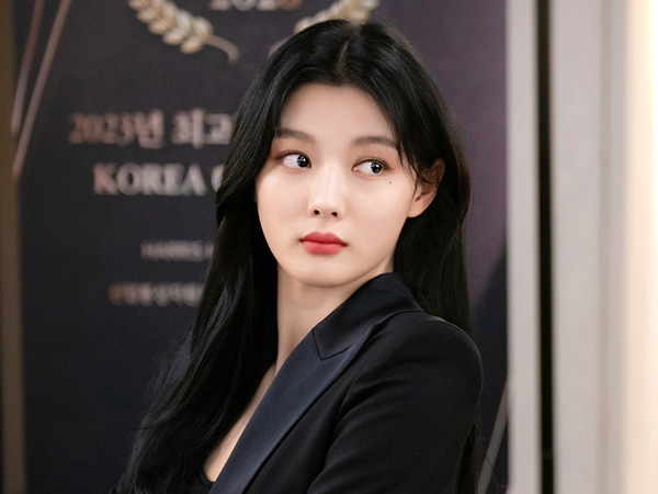 Kim Yoo Jung Ungkap Hubungan Tarik Ulur Bersama Song Kang di Drama 'My Demon'