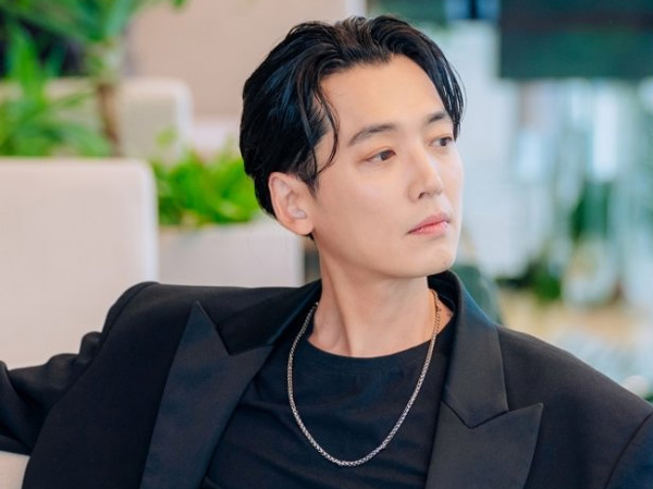 Jung Kyung Ho Bakal Jadi Badboy di Drama 'Wedding Impossible'?