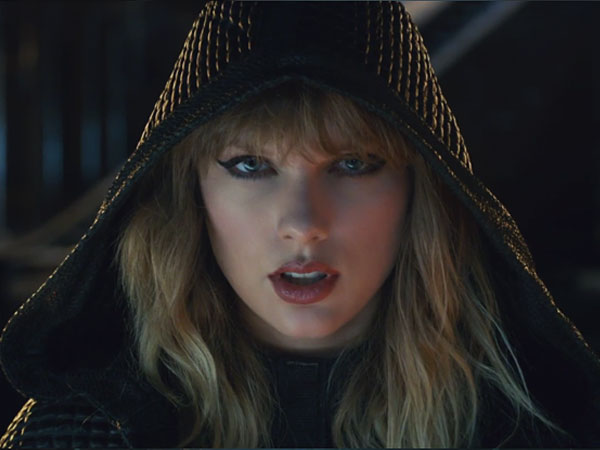 Taylor Swift Pakai Sarung Tangan Rancangan Desainer Indonesia di 'Ready for It'