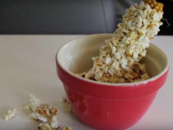 Popcob, Cara Makan Popcorn Langsung dari Batang Jagungnya
