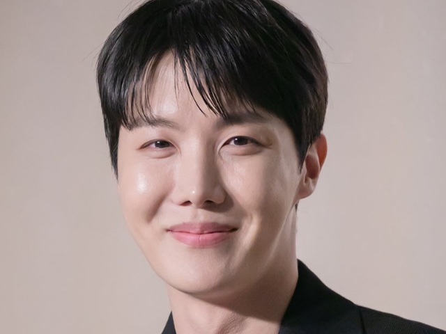 Ikut Bantu Keluarga Korban Jeju Air, J-Hope BTS Donasi 12 Miliar dalam 6 Tahun