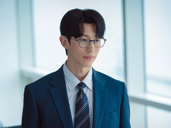 Kang Ki Young Buka Suara Tentang Karakternya di Drama 'Queen of Divorce'