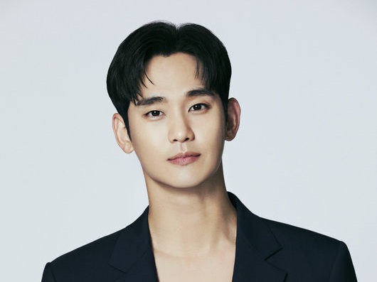 Terkait Surat Kim Soo Hyun untuk Kim Sae Ron Saat Wamil, Agensi: Itu Biasa Dikirim ke Teman Dekat