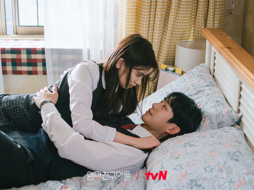 Drama 'Love Next Door' Catat Rating Penonton Tertingginya