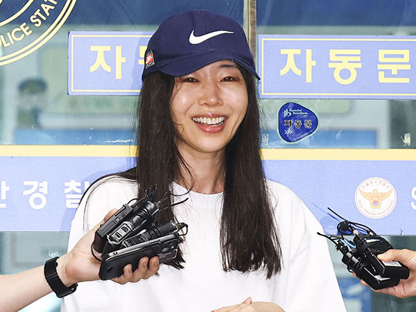 Min Hee Jin Penuh Senyum Usai Jalani 8 Jam Pemeriksaan Polisi