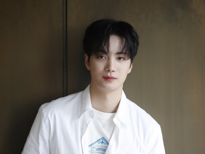 Kim Jonghyeon eks NU'EST Umumkan Rencana Wamil Bulan September