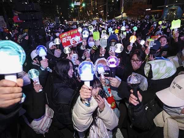 Dominasi Gen MZ, Lagu dan Light Stick K-Pop Meriahkan Demo Rasa Konser di Korea Selatan