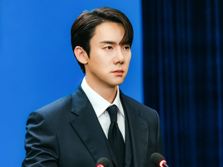 Transformasi Yoo Yeon Seok Menjadi Jubir Presiden di Drama Thriller MBC