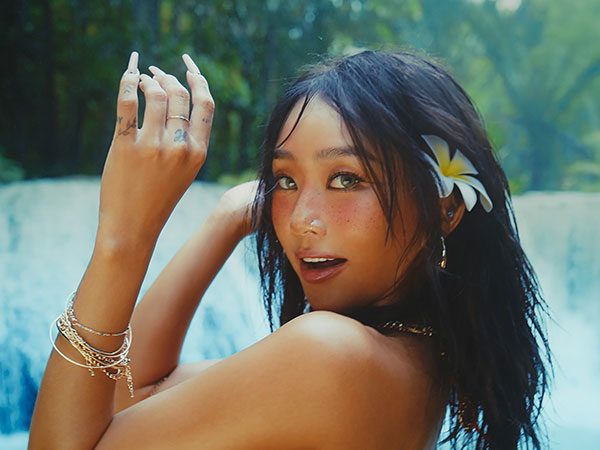 Ratu Musim Panas, Hyolyn Tampil Menggoda dalam MV 'Wait'