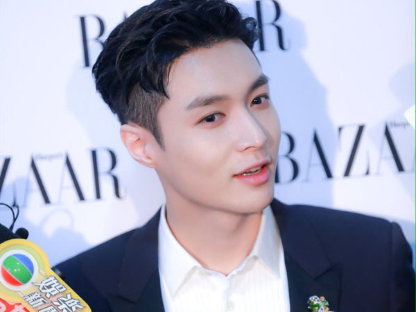 Sempat Pingsan, Lay EXO Minta Fans Jangan Salahkan SM Entertainment