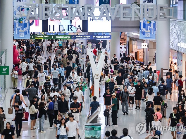 Bandara Incheon Izinkan Selebriti Masuk Secara Terpisah untuk Cegah Kerumunan