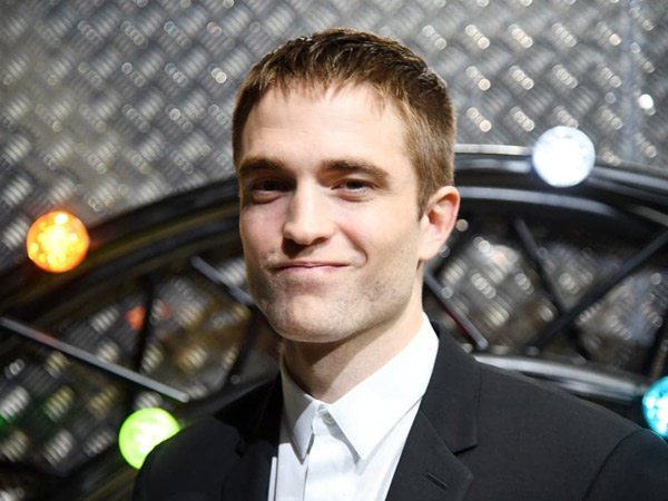 Sama Seperti Sang Mantan, Benarkah Robert Pattinson Kini Penyuka Sesama Jenis?