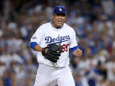 Yonghwa CNBLUE dan Suzy miss A Dukung Ryu Hyun Jin di Pertandingan LA  Dodgers