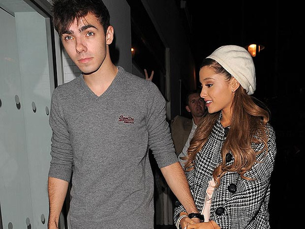 Nathan Sykes akan Nyanyikan Lagu Tentang Putus dari Ariana Grande di Album Solonya?