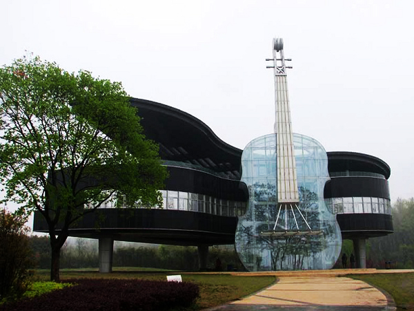 Piano Dan Biola Raksasa, Gedung Paling Romantis Di China