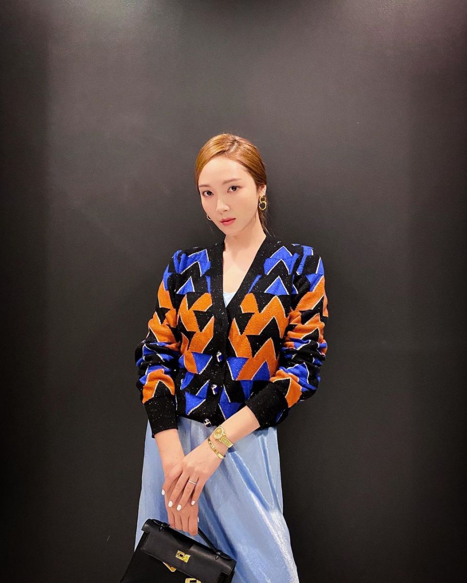 12 Inspirasi Padu Padan Outfit Cha Eunwoo yang Stylish