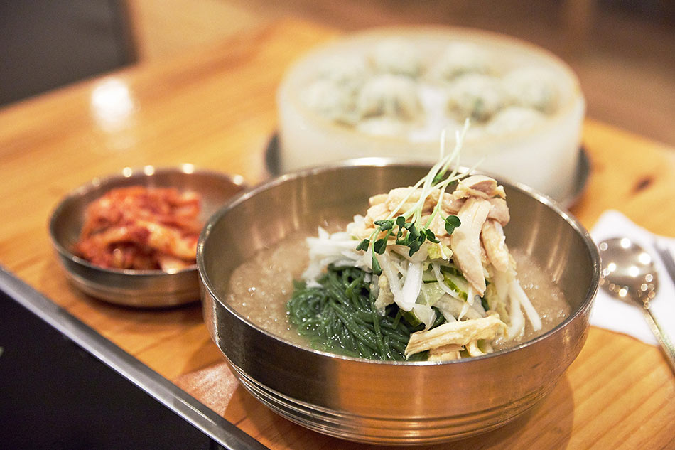 Korea enak. Чук корейское блюдо. Боссам корейское блюдо. Guksu Jangguk (.